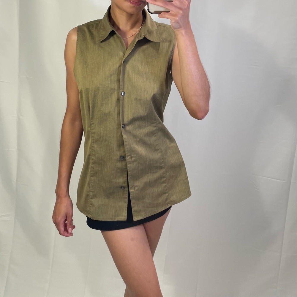 Sleeveless button up shirt